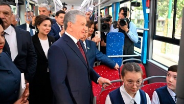 Умный город: Президент Мирзиёев ознакомился с обновлённой улицей Руставели и системой BRT в Ташкенте